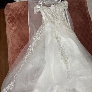 LaDivine A-line Silhouette Wedding Gown WHITE SIZE 8